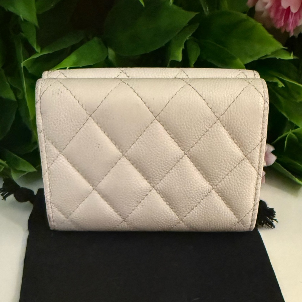 Chanel white CC Quilted Caviar Bijou Crystal trifold Wallet - Picture 4 of 14